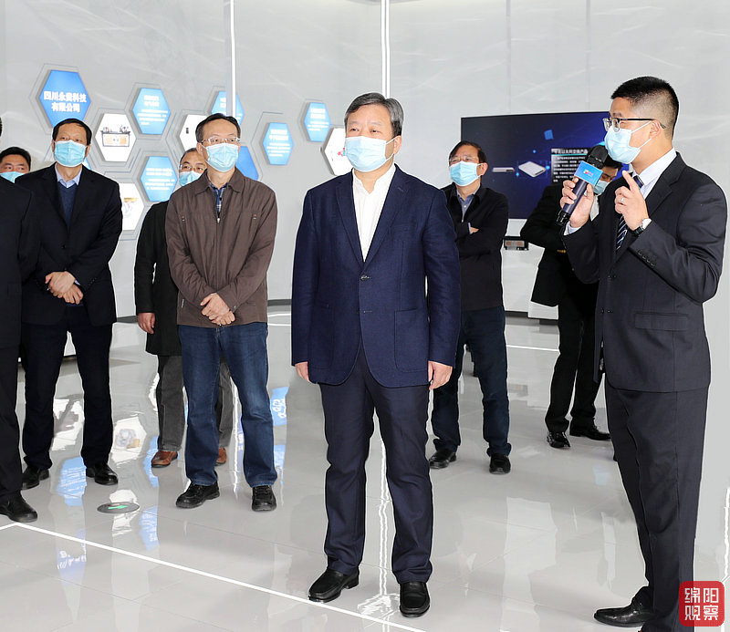 2022年4月18日 曹立军参观创新馆（记者  赖杰 摄）.jpg