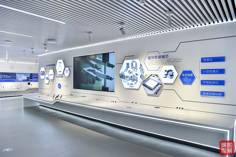 2022年4月18日 先进材料展示区（记者 王勇 摄）.jpg