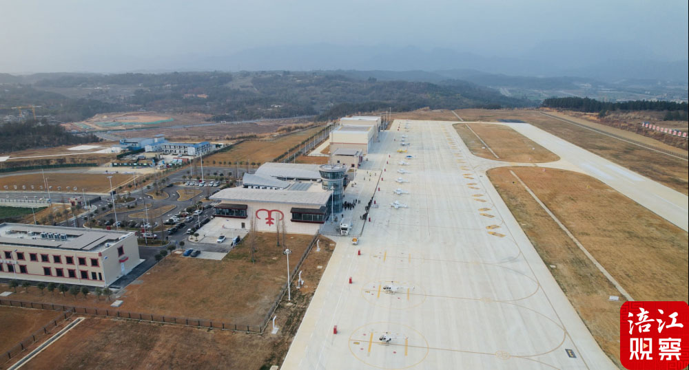 首飞机场起飞动态稿3 拷贝.jpg